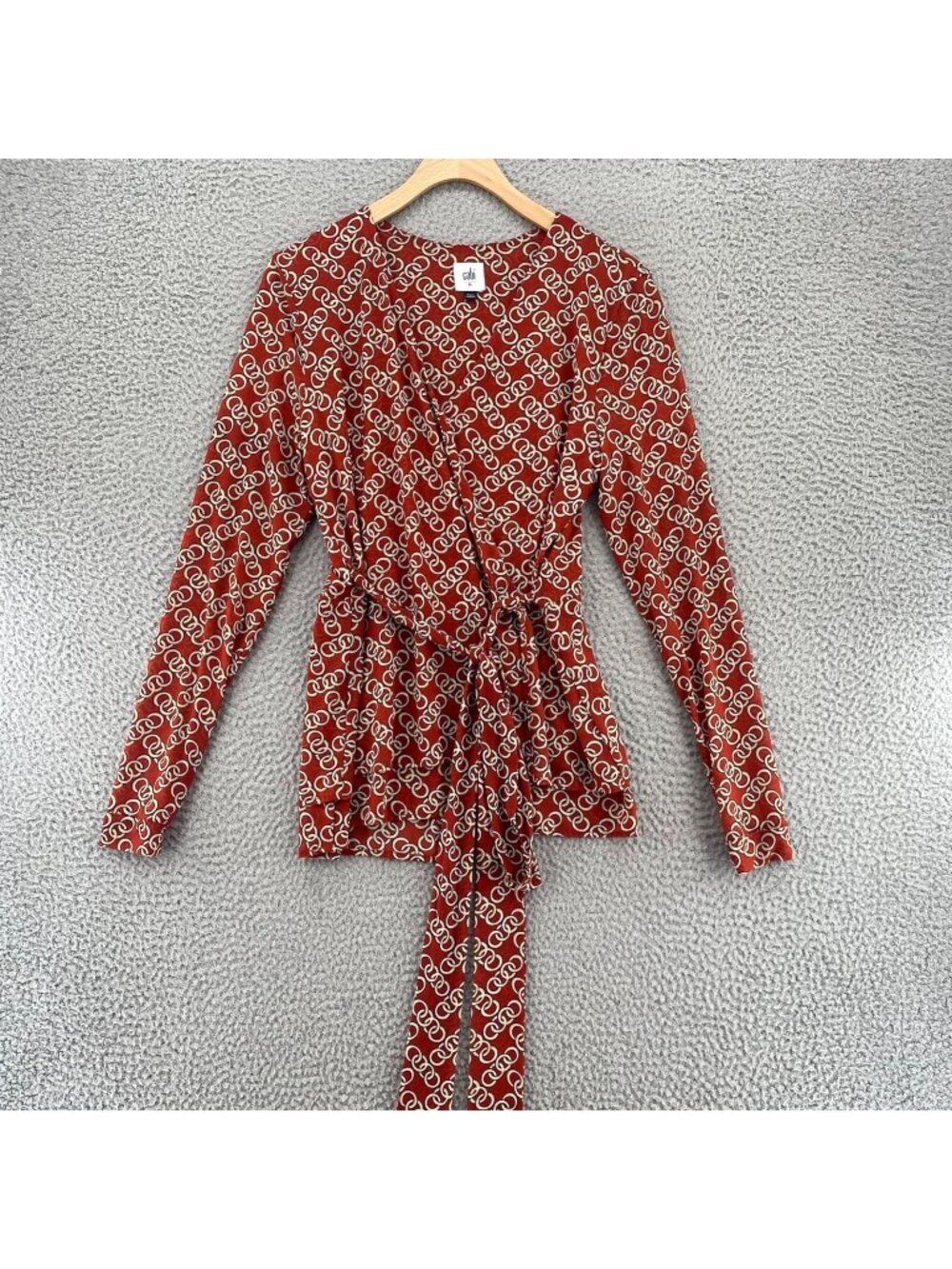 CAbi Top Womens Medium Ringleader Wrap Orange Gold Chain Print Stretch Surplice